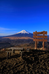 Fototapeta na wymiar 20170222杓子山山頂からの青空富士山