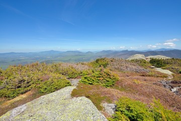 Fototapeta na wymiar Vue des sommets des Adirondack (Big slide et Wright peaks)