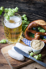 Weißwurst, Brezn und ein Helles 