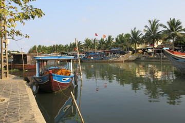 Fototapeta na wymiar Bateau de pêche à Hoi An, Vietnam