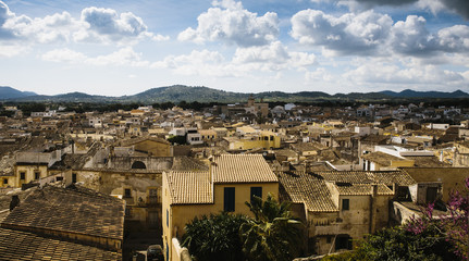 Mediterranes Dorf im Süden Europas