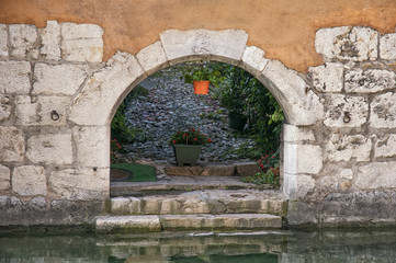 Fototapeta na wymiar Stone wall with archway in Annecy, France