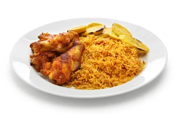 Foto op Plexiglas Gerechten jollof rice with chicken and fried plantain, west african cuisine