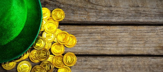 Composite image of Leprechaun hat and gold © vectorfusionart