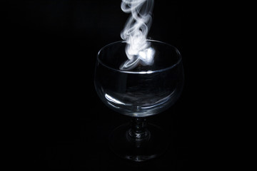Copa de cocktel con humo