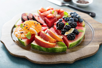 Watermelon pizza with various fruts