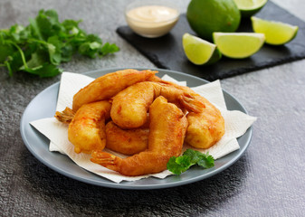 Shrimp fried in batter with sauce.