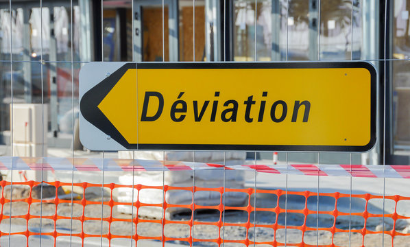 panneau d&eacute;viation gauche