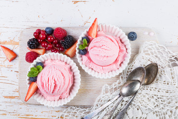 Berry ice cream with fresh fruits