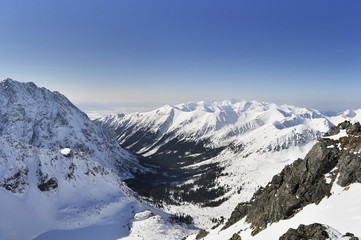 Chatka w górach © monswi