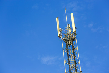 A high telecommunication network antenna outside