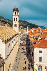 Fototapeta premium Multitude of tourists visit the Old City of Dubrovnik and the famous street Stradun