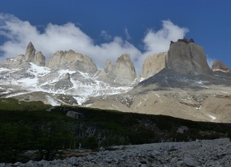 Obraz premium Mirador in valle frances looking out to the massive granite towers famous to Patagonia and Southern Chile. 
