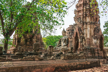Naklejka premium AYUTTHAYA, THAILAND Ruins and Antiques at the Ayutthaya Historical Park