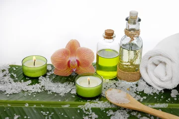 Tuinposter Spa set on banana leaf with orchid © Mee Ting