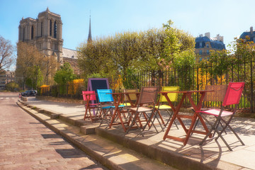 Putddoor cafe next to Notre Dame Cathedral in Paris