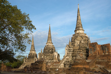 Fototapeta premium Three ancient stupas of the buddhist temple of Wat Phra Si Sanphet in the early morning. Ayutthaya, Thailand