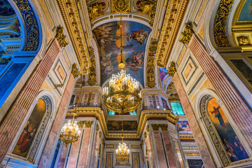 Fototapeta na wymiar Interior of the orthodox cathedral