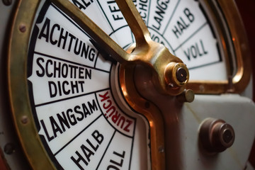 Schiffstelegraph   Maschinenraum © Creative-Material