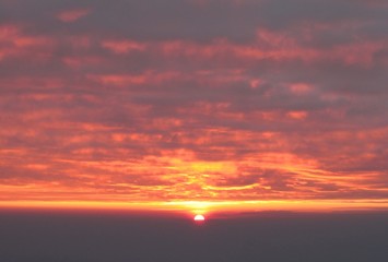 Fototapeta premium Dramatic cloudy sunrise sky