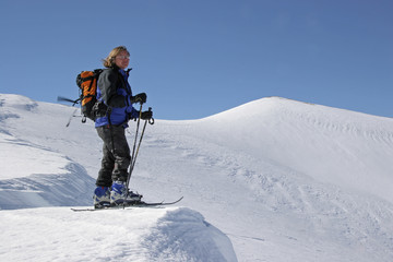 Traumurlaub für Skitourengeher - mit den Skiern an den Hängen der Sibillinischen Berge unterwegs...