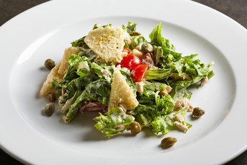 Tuna Salad with Tomato and Capers
