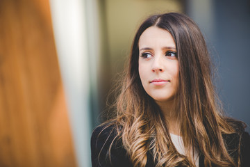 young authentic business woman outdoor smiling in urban setting


