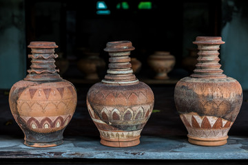 Fototapeta na wymiar Old clay ceramic vase, Old clay ceramic vase