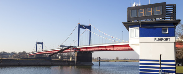 Fototapeta premium friedrich ebert bridge duisburg germany