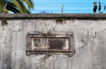 Spagna, 25/01/2017: iscrizione sul muro dell'ex cimitero di Bilbao, sulla Calzadas de Mallona, la...