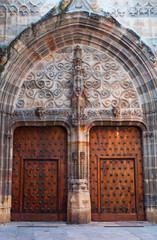 Fototapeta na wymiar Bilbao, 25/01/2017: dettagli del portale della Basilica Cattedrale di Santiago, chiesa cattolica in stile gotico costruita tra la fine del XIV e l'inizio del XVI secolo
