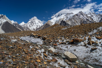 Obraz premium K2 and Broadpeak mountain along the wat to Ali camp, K2 trek, Pakistan
