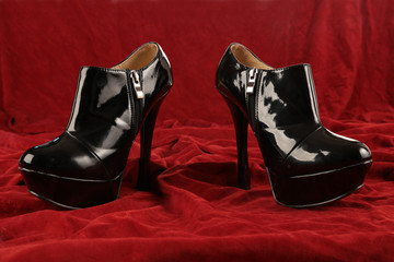 Schwarze Damenschuhe aus Leder