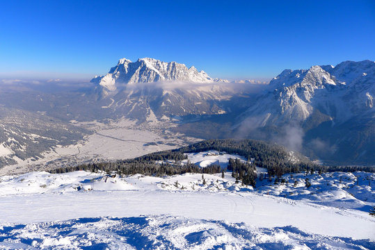 Zugspitzmassiv von Lermoos aus