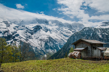 Fototapeta na wymiar The hut in the Lauterbrunnen Valley