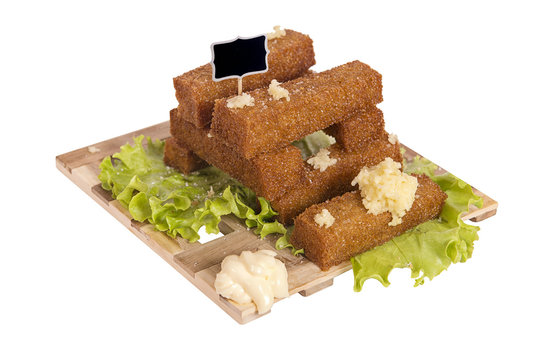 Crackers on wooden Board with lettuce and sauce