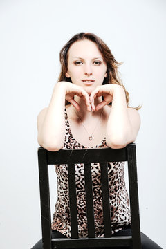 frau sitzend portrait