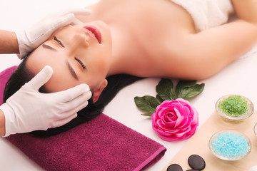 Obraz na płótnie Canvas Masseur doing massage on woman body in the spa salon. Beauty treatment concept