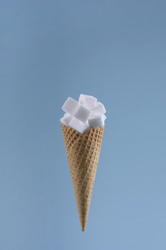 Eiswaffel mit Zuckerw&uuml;rfel