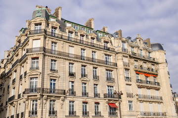 Fototapeta na wymiar Paris, typical building in New York Avenue, luxury apartments with view on Seine