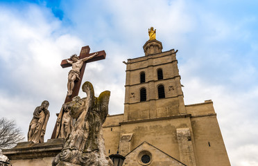 Fototapeta na wymiar Cathédrale Notre-Dame des Doms d'Avignon, Vaucluse, Provence, France