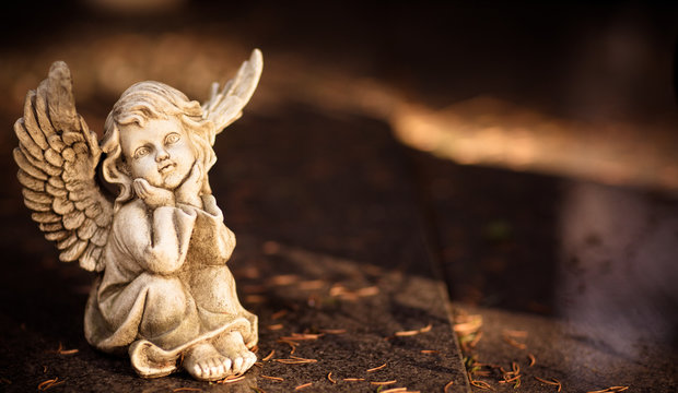 Engel Figur beim tr&auml;umen