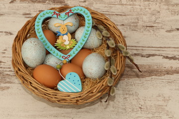 Easter, Osterkörbchen mit Eiern, Hase und Herz