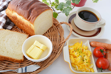 おいしそうなパンとコーヒー

