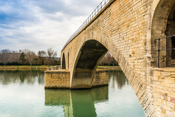 Fototapeta na wymiar Le Pont Saint Bénézet sur le Rhône en Avignon, Vaucluse, Provence, France