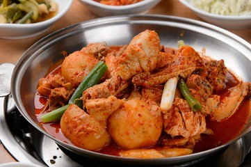  dakbokkeumtang. Braised Spicy Chicken.