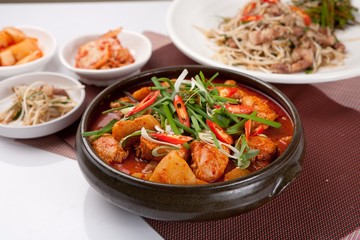  dakbokkeumtang. Braised Spicy Chicken.