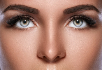 Obraz premium Female face with beautiful eyebrows and artificial eyelashes