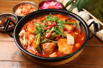  dakbokkeumtang. Braised Spicy Chicken with seafood.