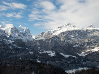 Fototapeta na wymiar Winter in Berner Oberland, Hasliberg, Schweiz